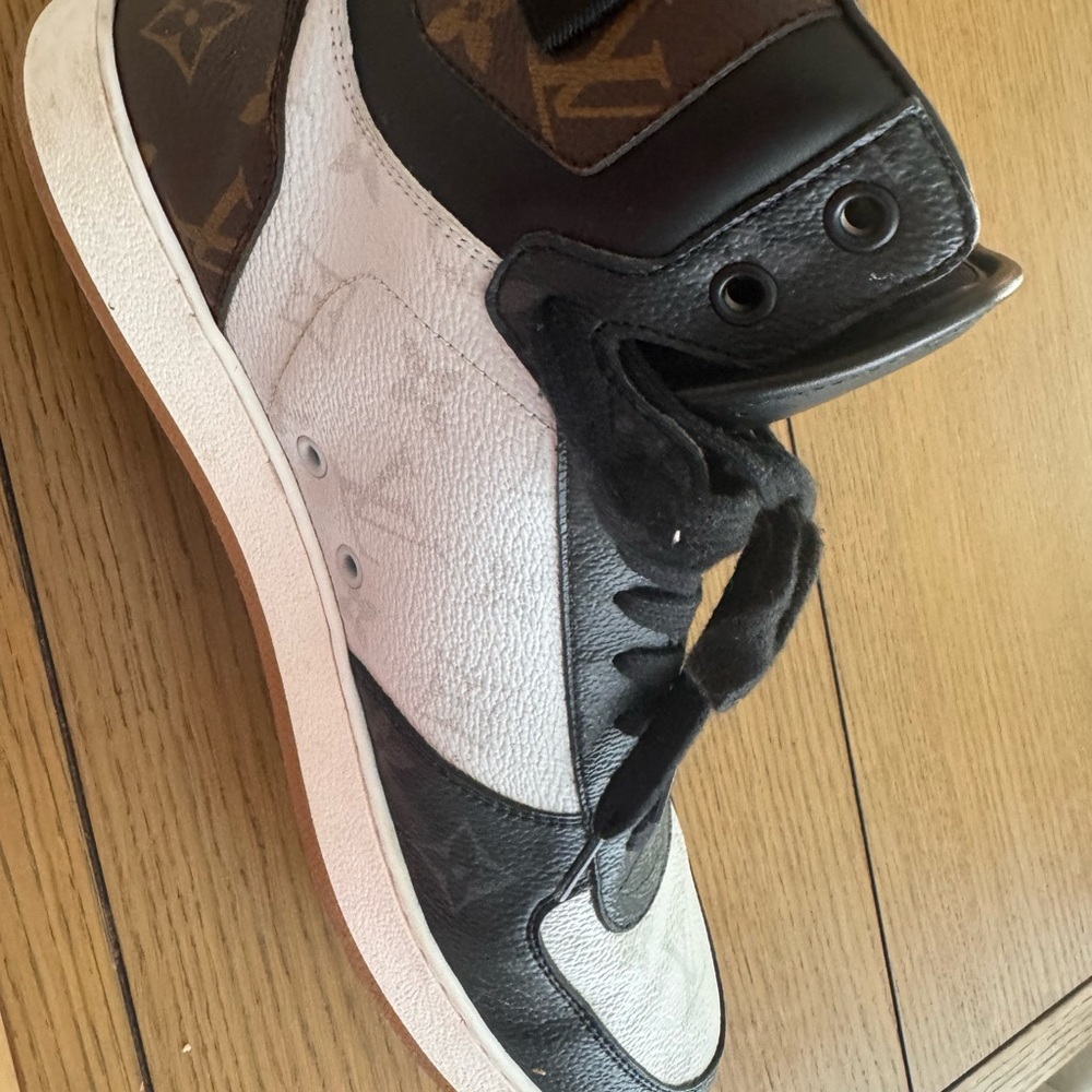 Louis Vuitton Monochrome High-Top Sneakers - Picture 7 of 7